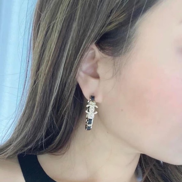 Authentic CHANEL New RECEIPT Turnlock Gold leather black hoop earrings rare GHW - Picture 5 of 10